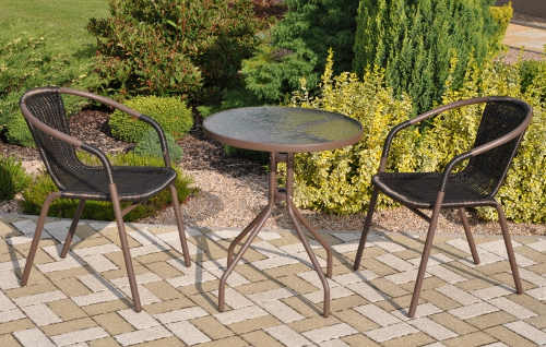 Kovový stůl a dvě židle na balkon s výpletem z umělého ratanu
