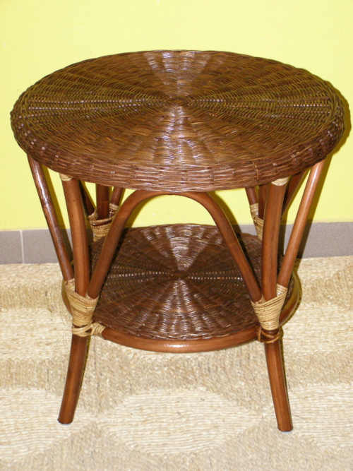 tmavý ratanový set - stolek