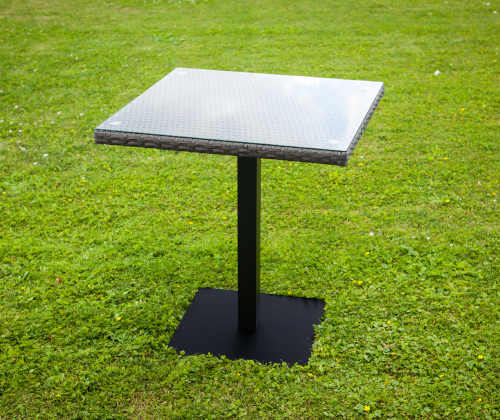 moderní stolek s tvrzeným sklem